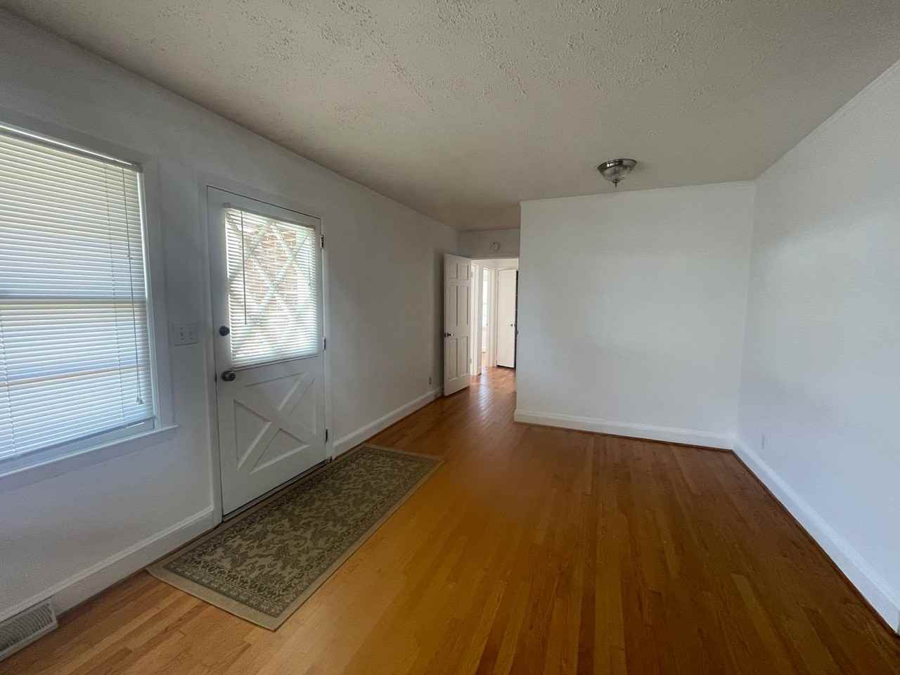 1012 W Cole St - Photo 3 of 20