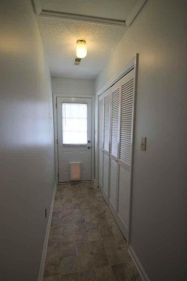 1077 Farm Pond Ln - Photo 6 of 12