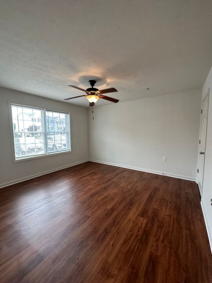 1463 Taylor Grove Ln #1 - Photo 3 of 8