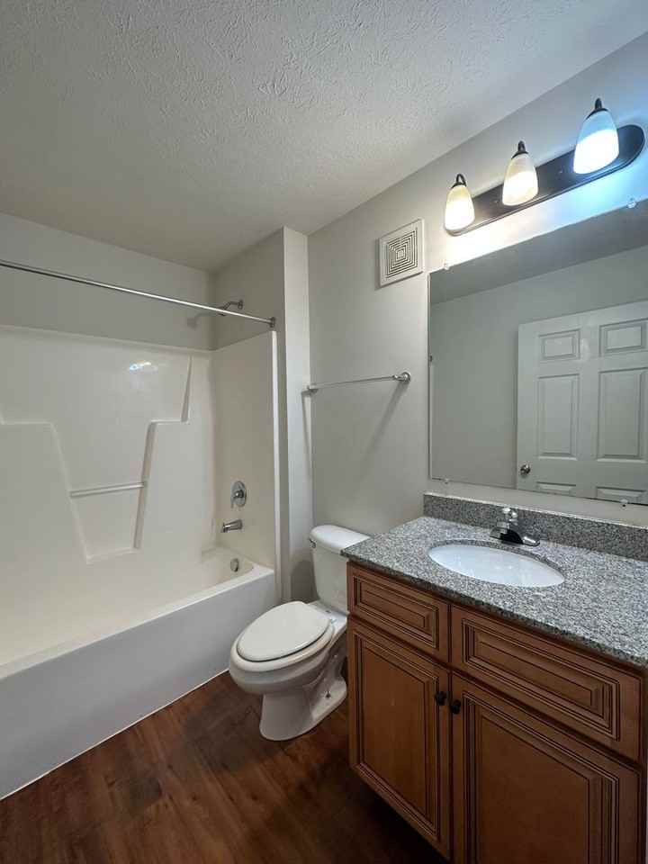 1463 Taylor Grove Ln #1 - Photo 4 of 8