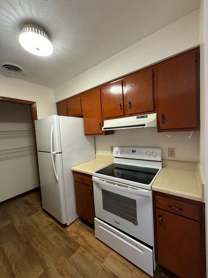 1625 Buttonwood Ct - Photo 4 of 7