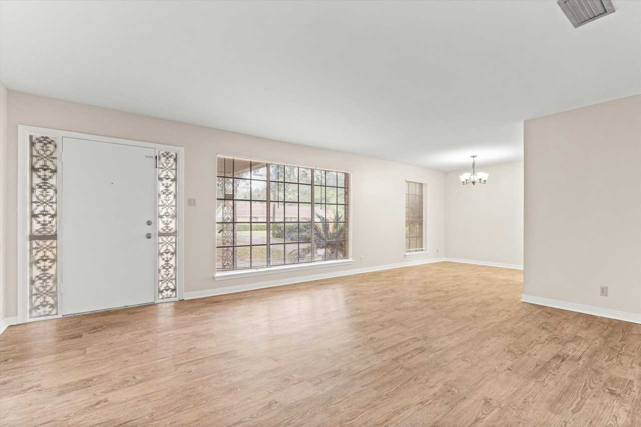 289 Mayflower St - Photo 2 of 20