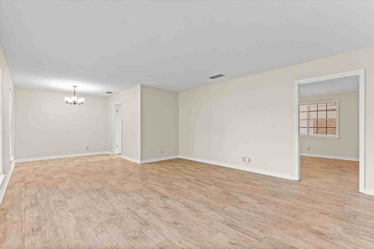 289 Mayflower St - Photo 3 of 20