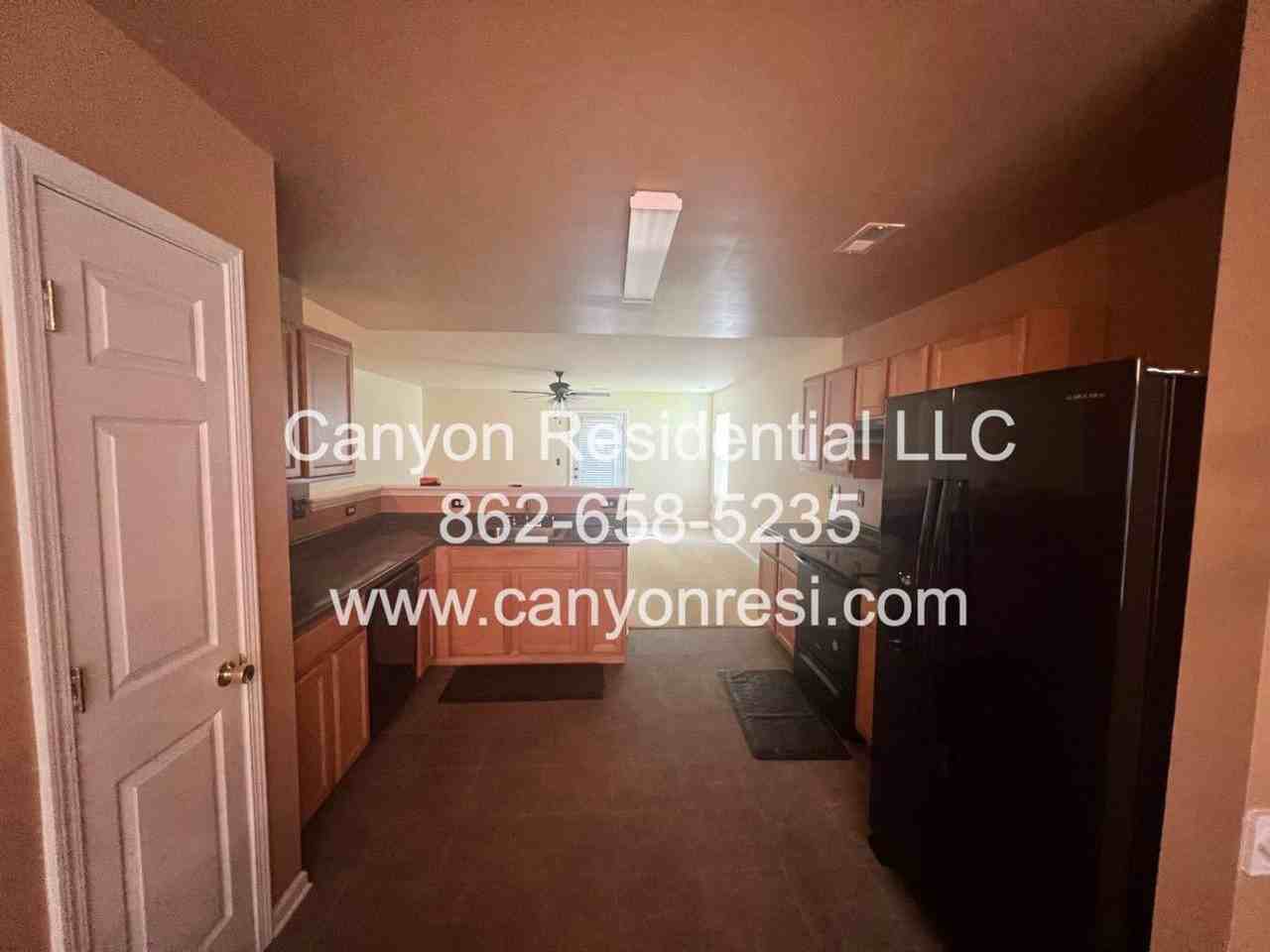 5275 Liberty Hall Cir - Photo 3 of 13