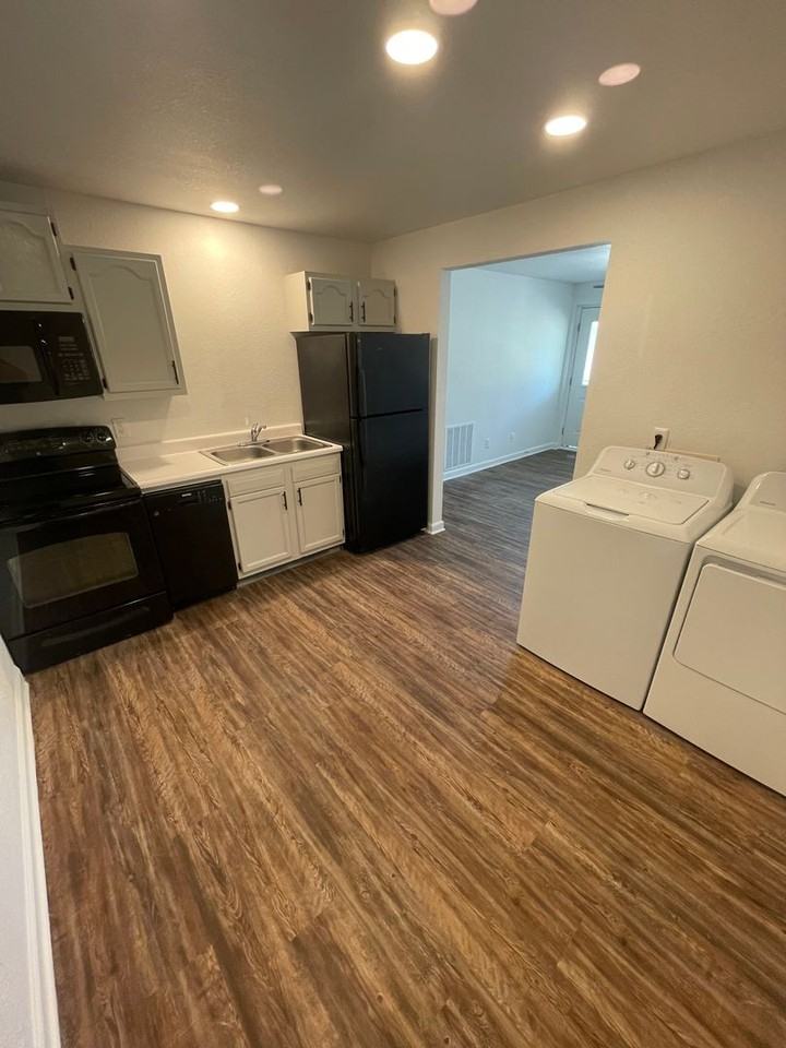 Townhomes & Flats at MSU - Photo 6 of 16