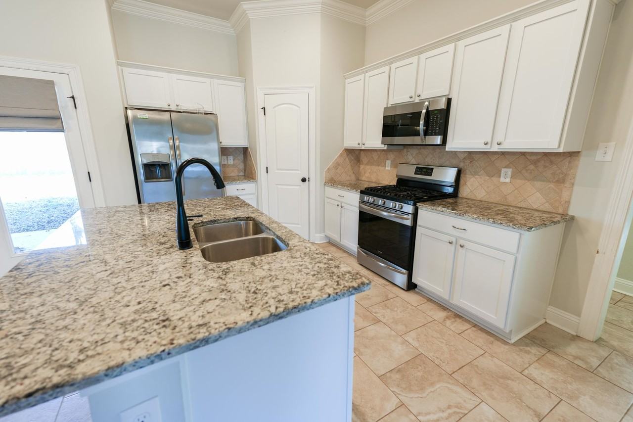 357 Coppice Pl - Photo 4 of 10