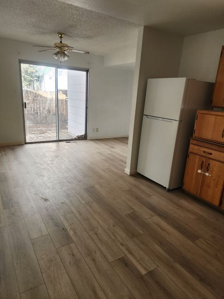 4571 Almond Dr - Photo 2 of 8