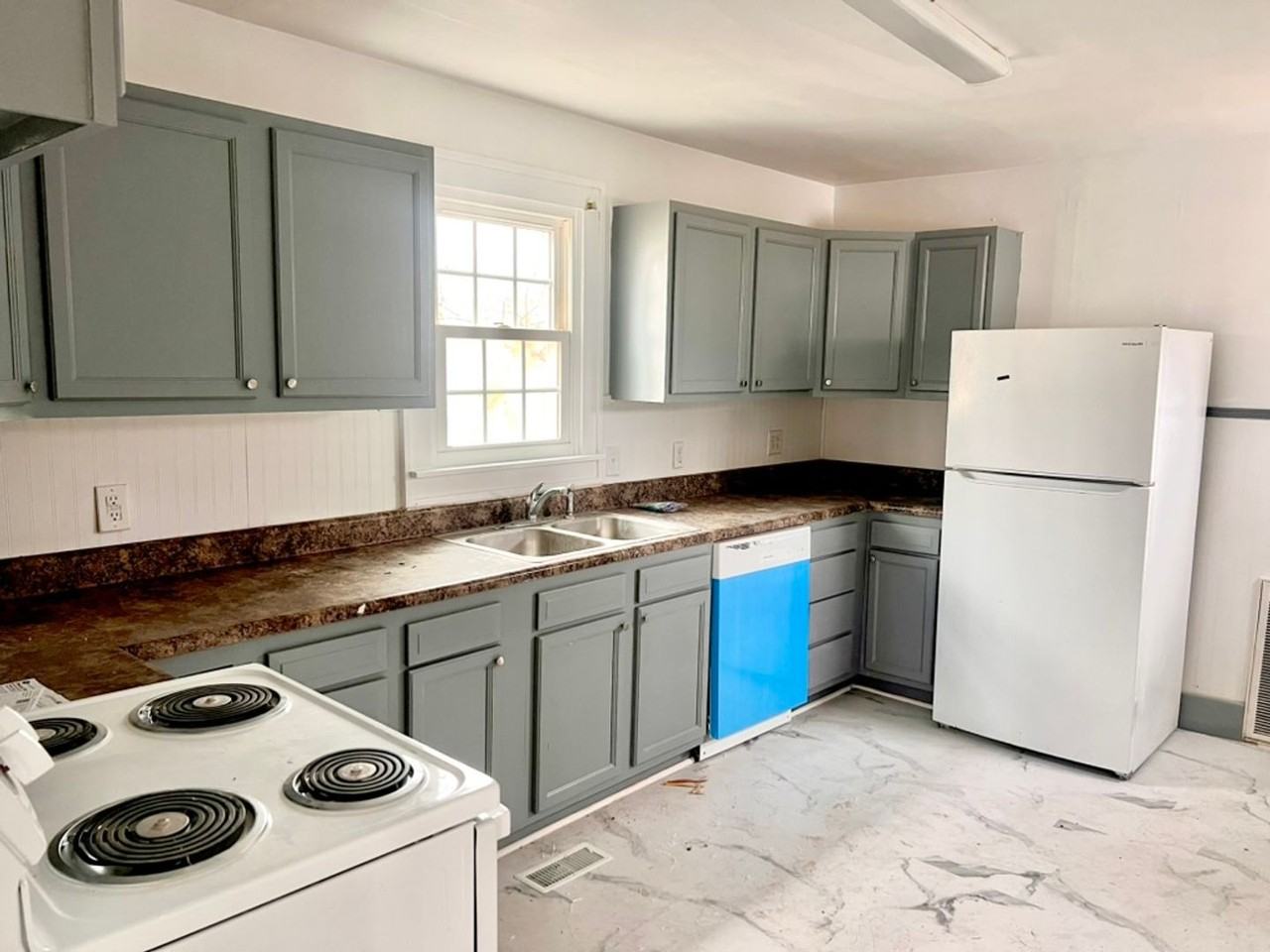 113 Gilbert St - Photo 2 of 10