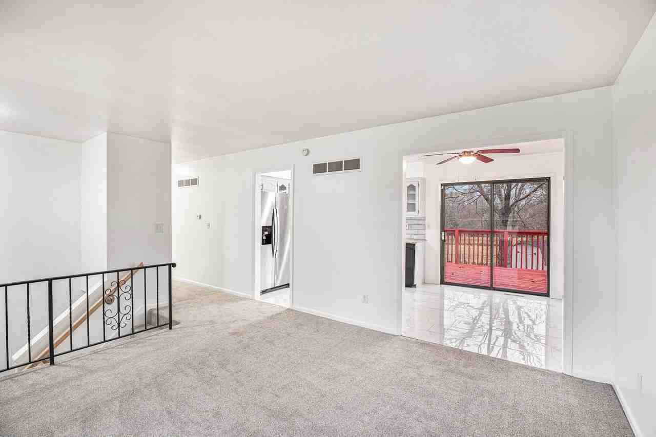 1208 S Mayview Ave - Photo 4 of 15