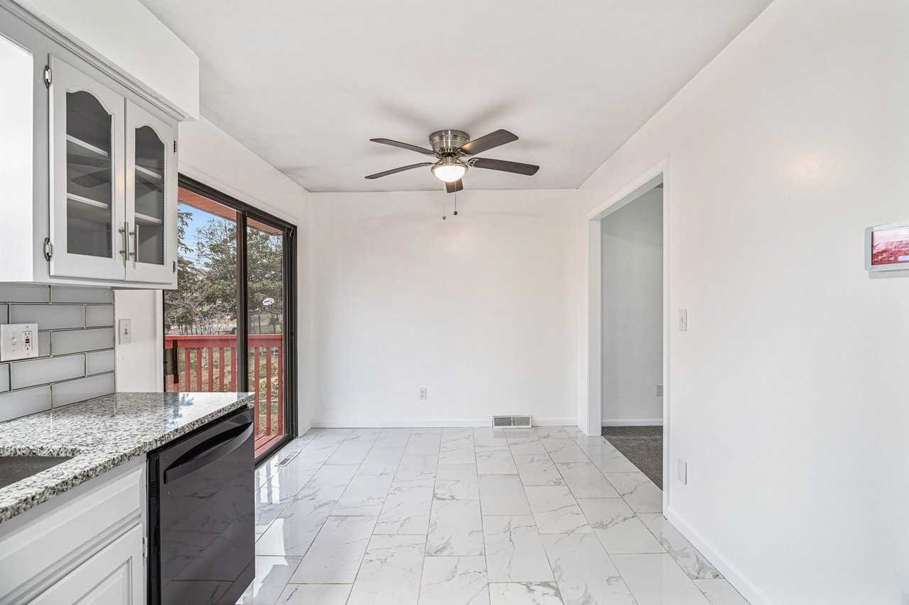 1208 S Mayview Ave - Photo 6 of 15