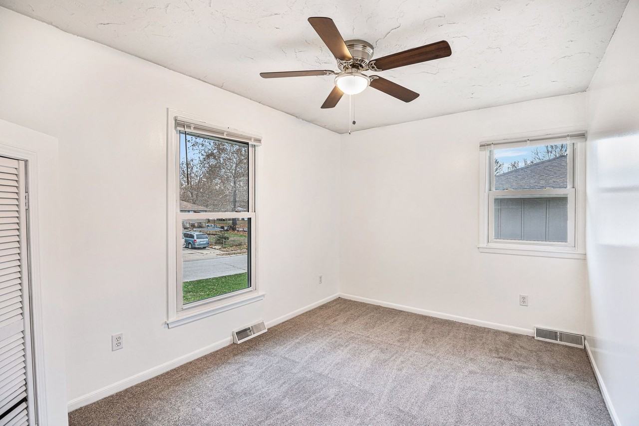 1208 S Mayview Ave - Photo 7 of 15