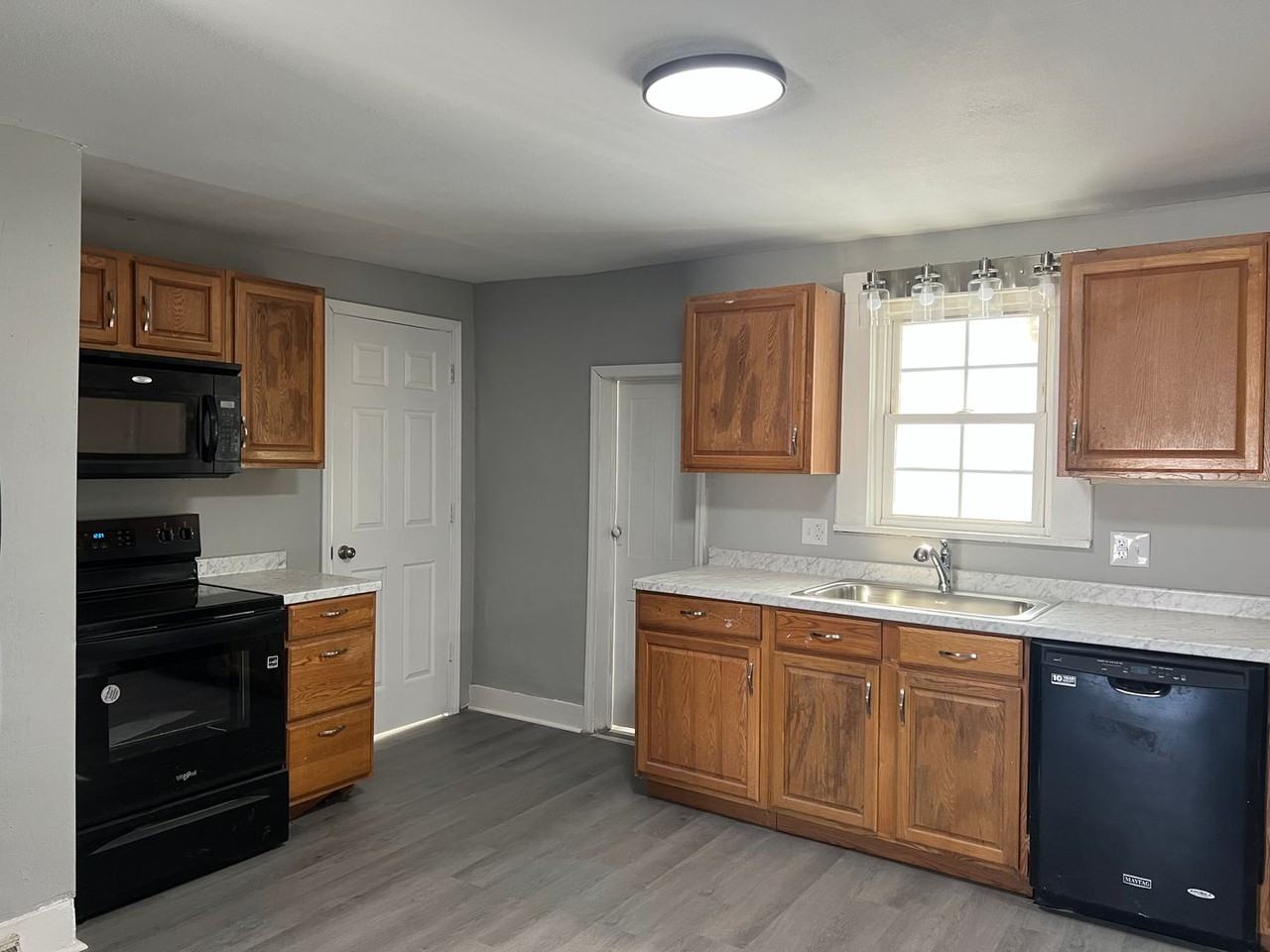 216 W Dolman St - Photo 3 of 12