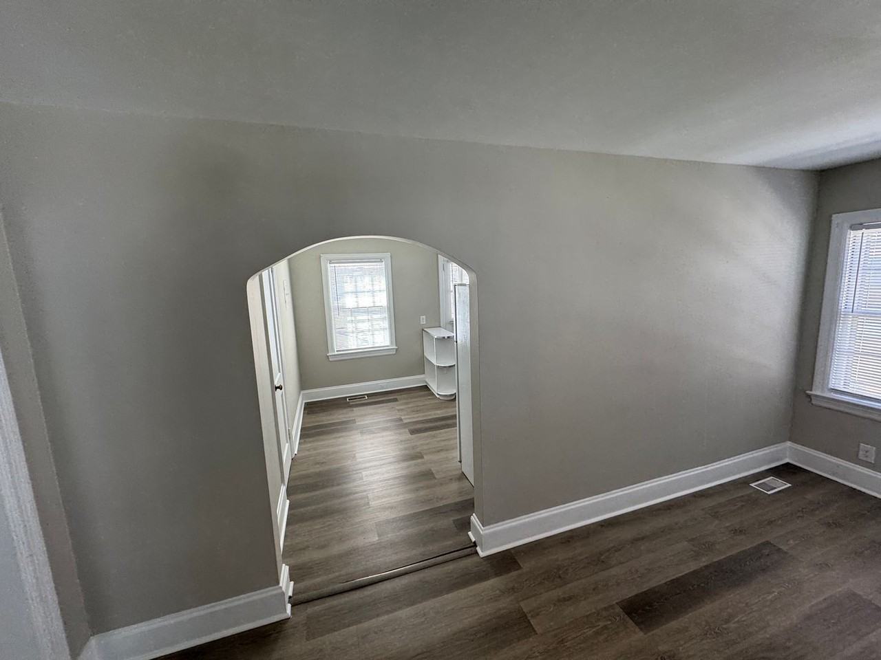 913 Paul St - Photo 3 of 12