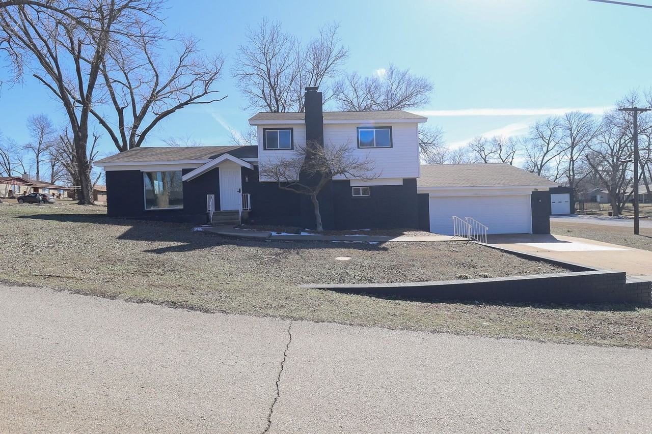 13832 E 12th St - Photo 2 of 35