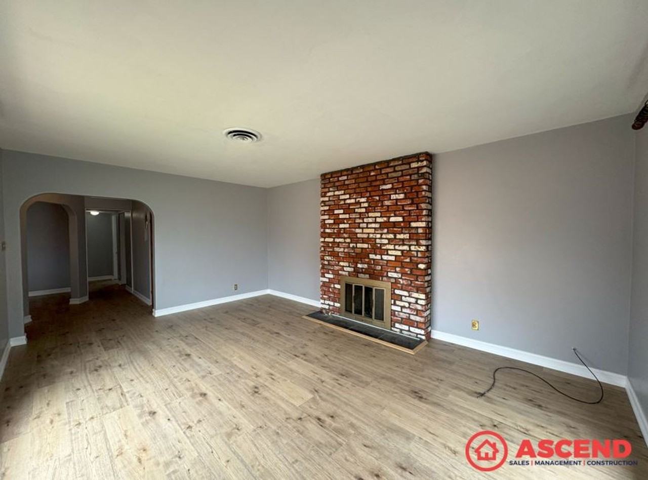 1602 Haldon St - Photo 4 of 10