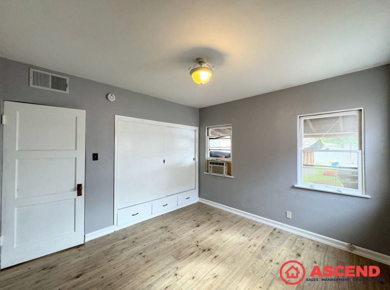 1602 Haldon St - Photo 5 of 10