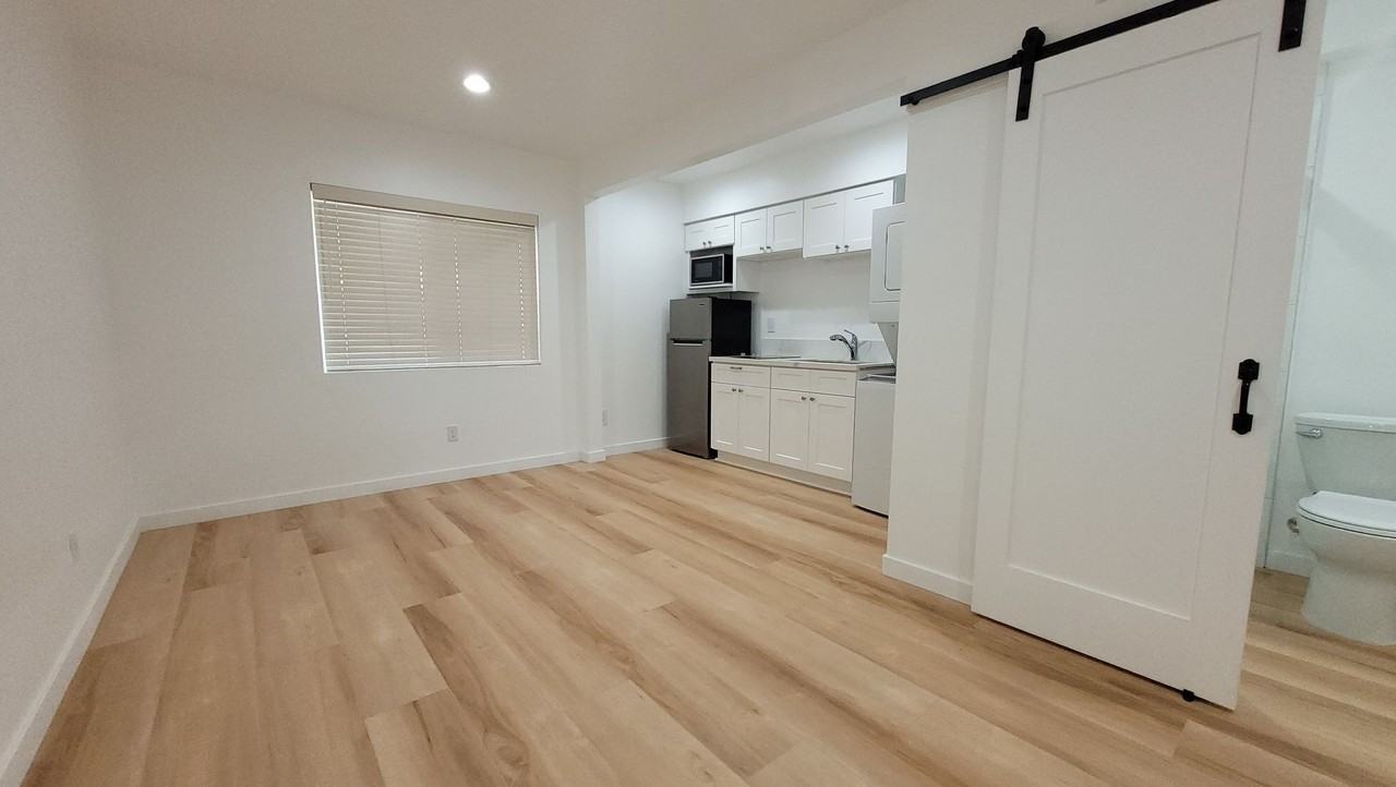 4470 51st St - Photo 5 of 6