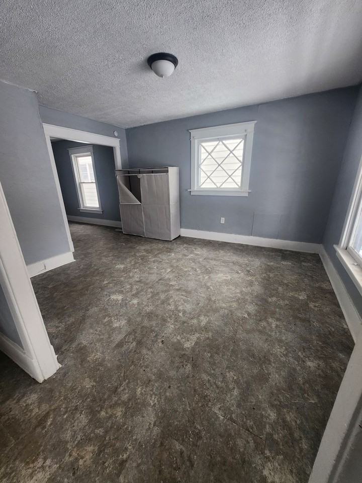 434 E 24th St - Photo 3 of 14