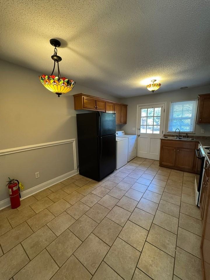 315 Brannen St #B - Photo 5 of 11