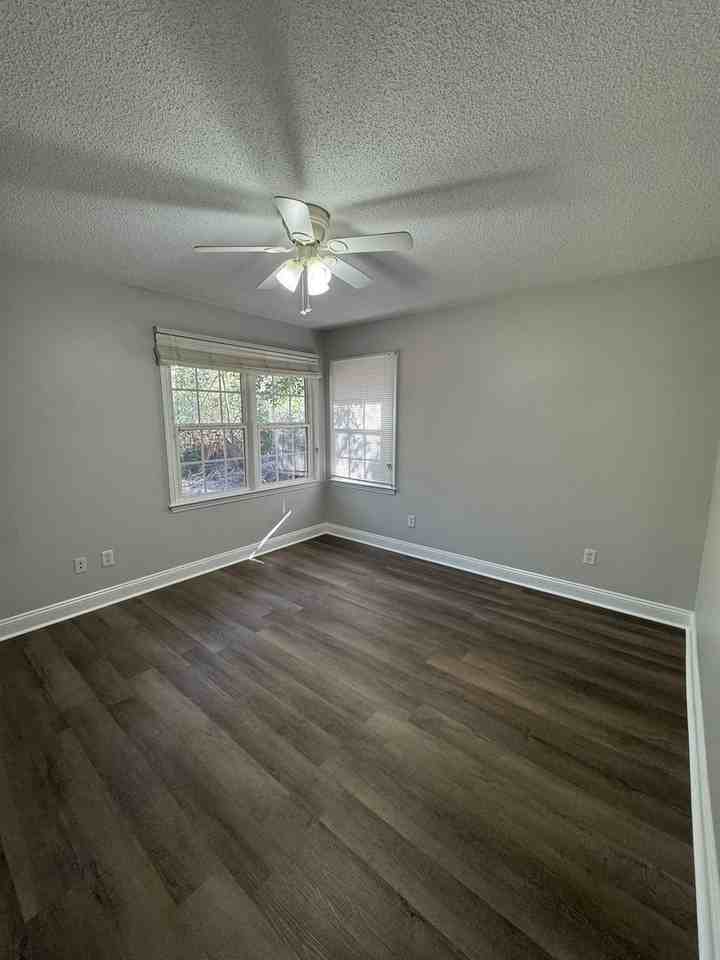 315 Brannen St #B - Photo 7 of 11