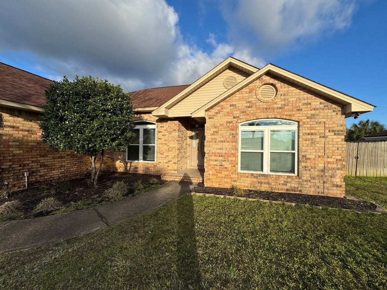 5016 Challenger Way - Photo 3 of 33