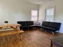 featured image of 614 University Ave