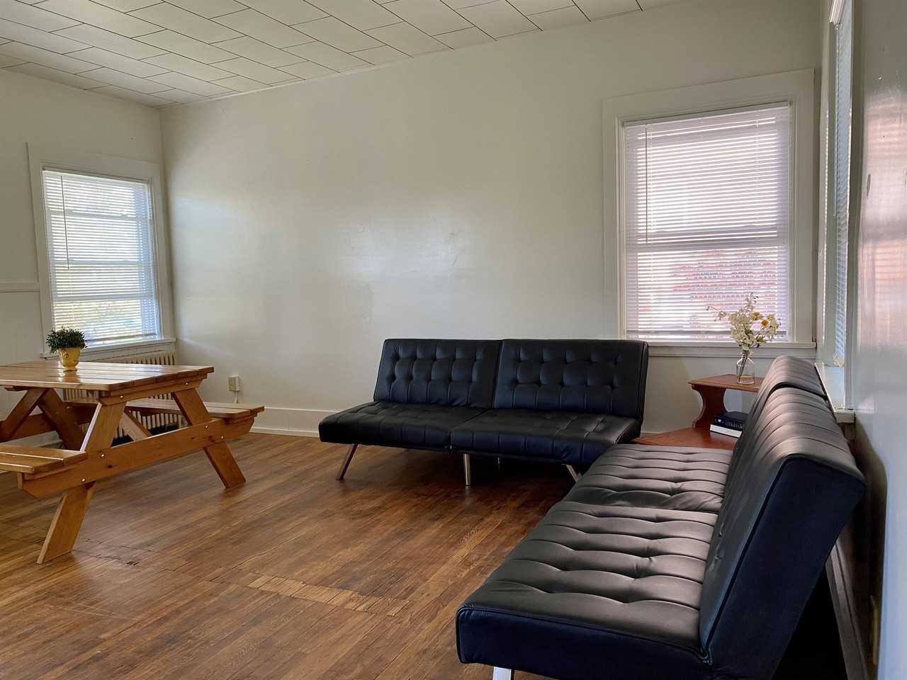 614 University Ave - Photo 2 of 50