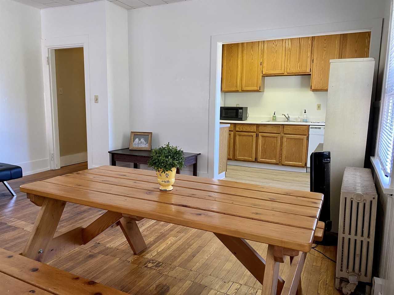 614 University Ave - Photo 3 of 50