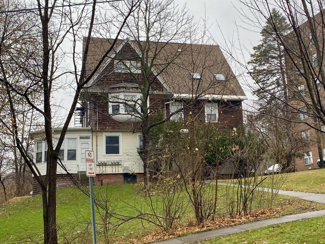 614 University Ave - Photo 2 of 21