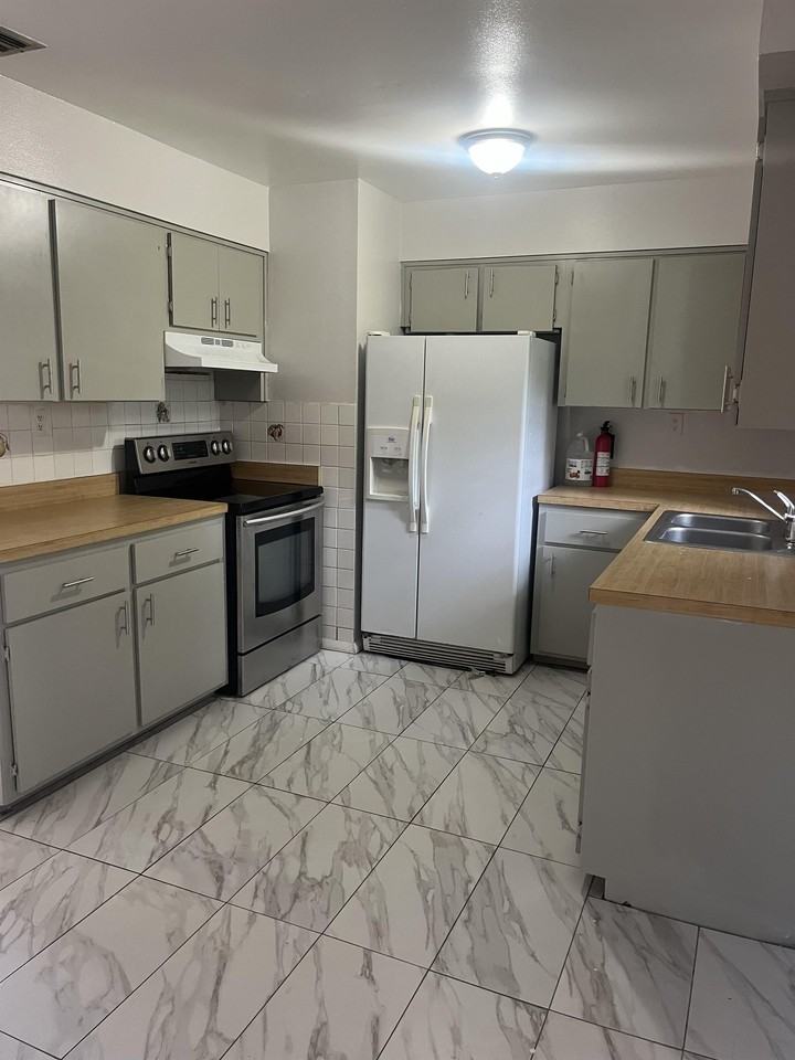 1304 Louis Court - Photo 3 of 39