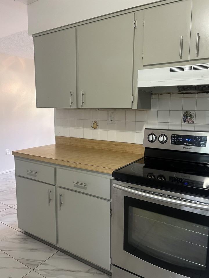 1304 Louis Court - Photo 6 of 39