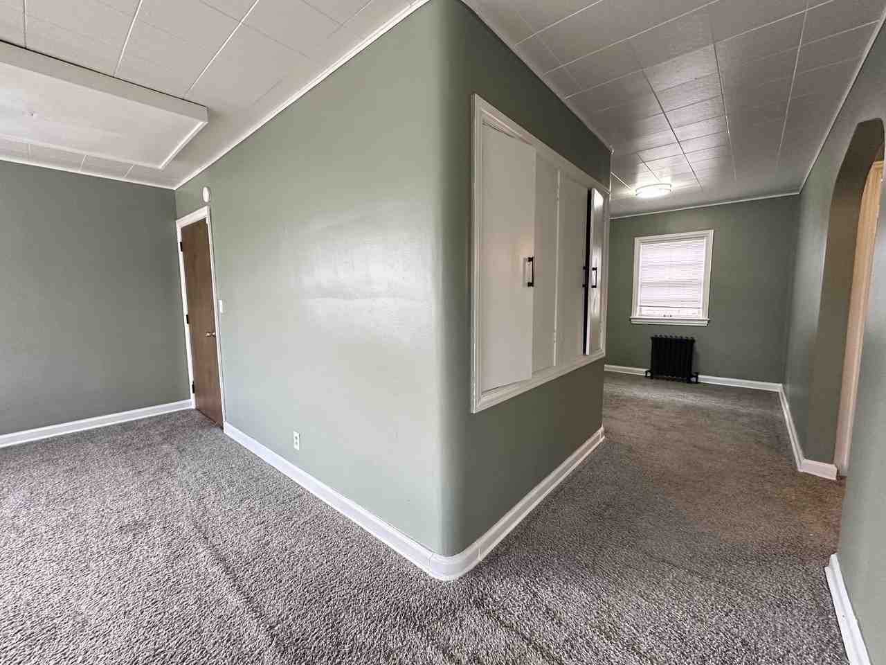 205 Carlton Terrace - Photo 3 of 12