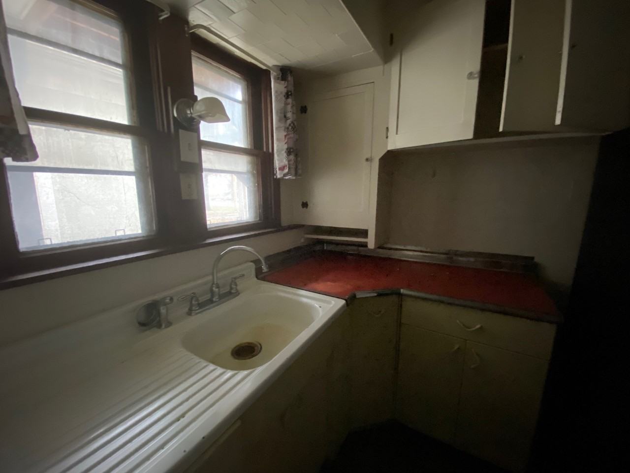 811 Saint Louis Avenue - Photo 2 of 24