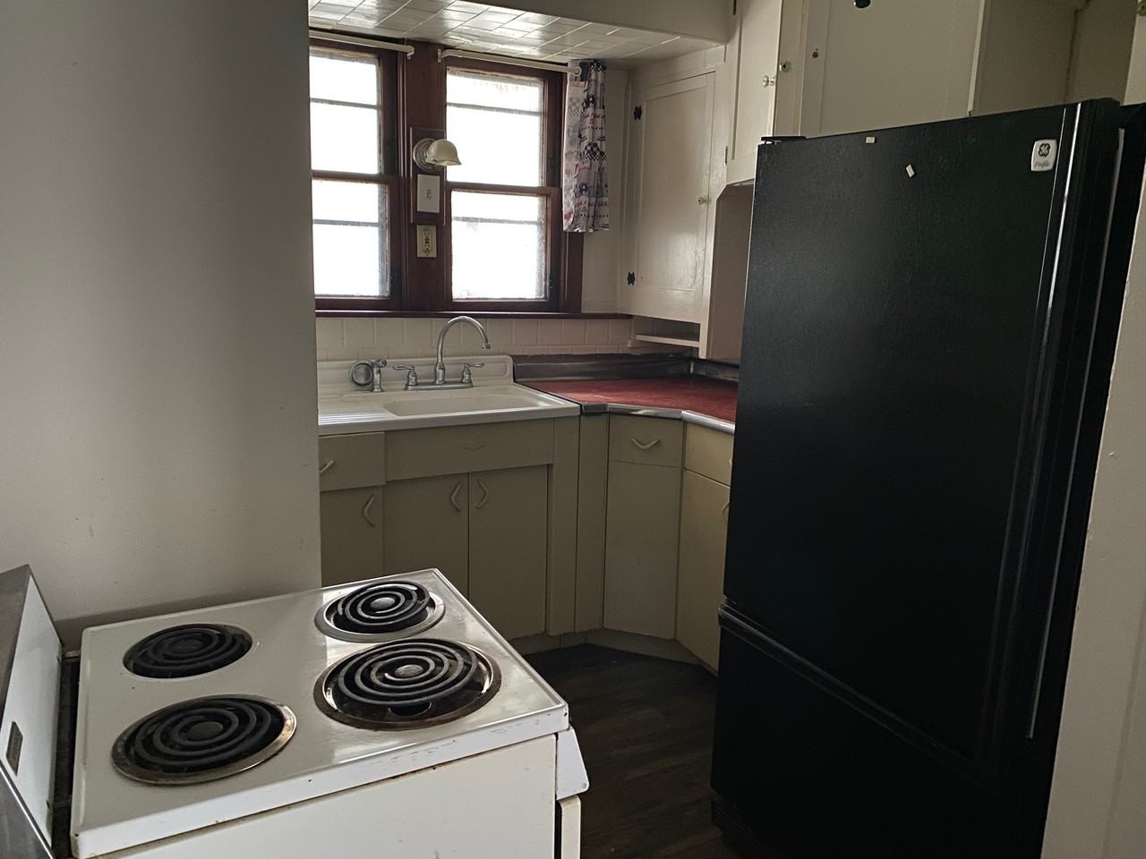 811 Saint Louis Avenue - Photo 4 of 24