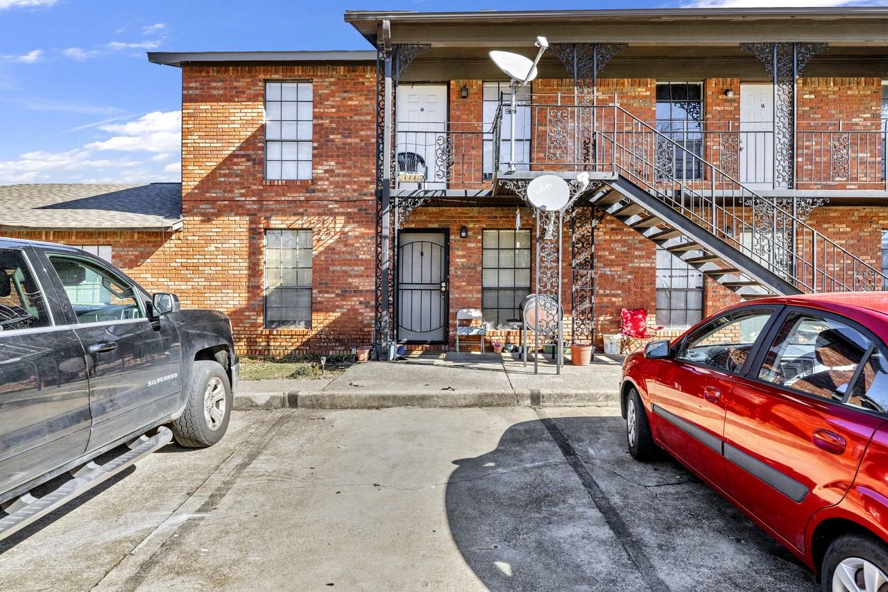 601 12th Street Southwest - Photo 2 of 17