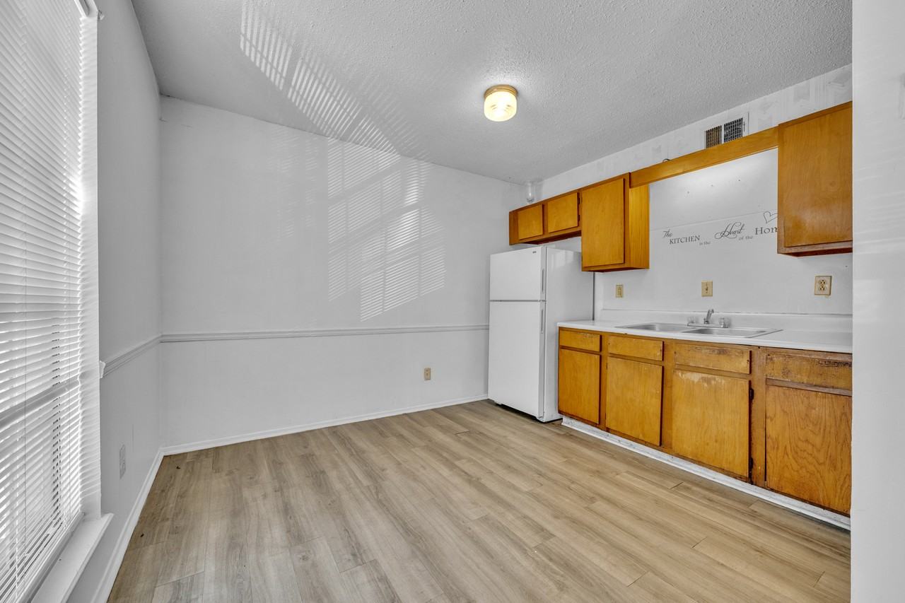 601 12th Street Southwest - Photo 5 of 17