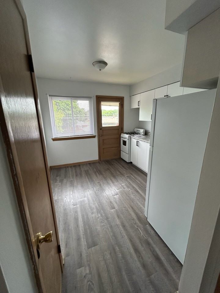 9612-9620 W. Oklahoma Avenue - Photo 2 of 5