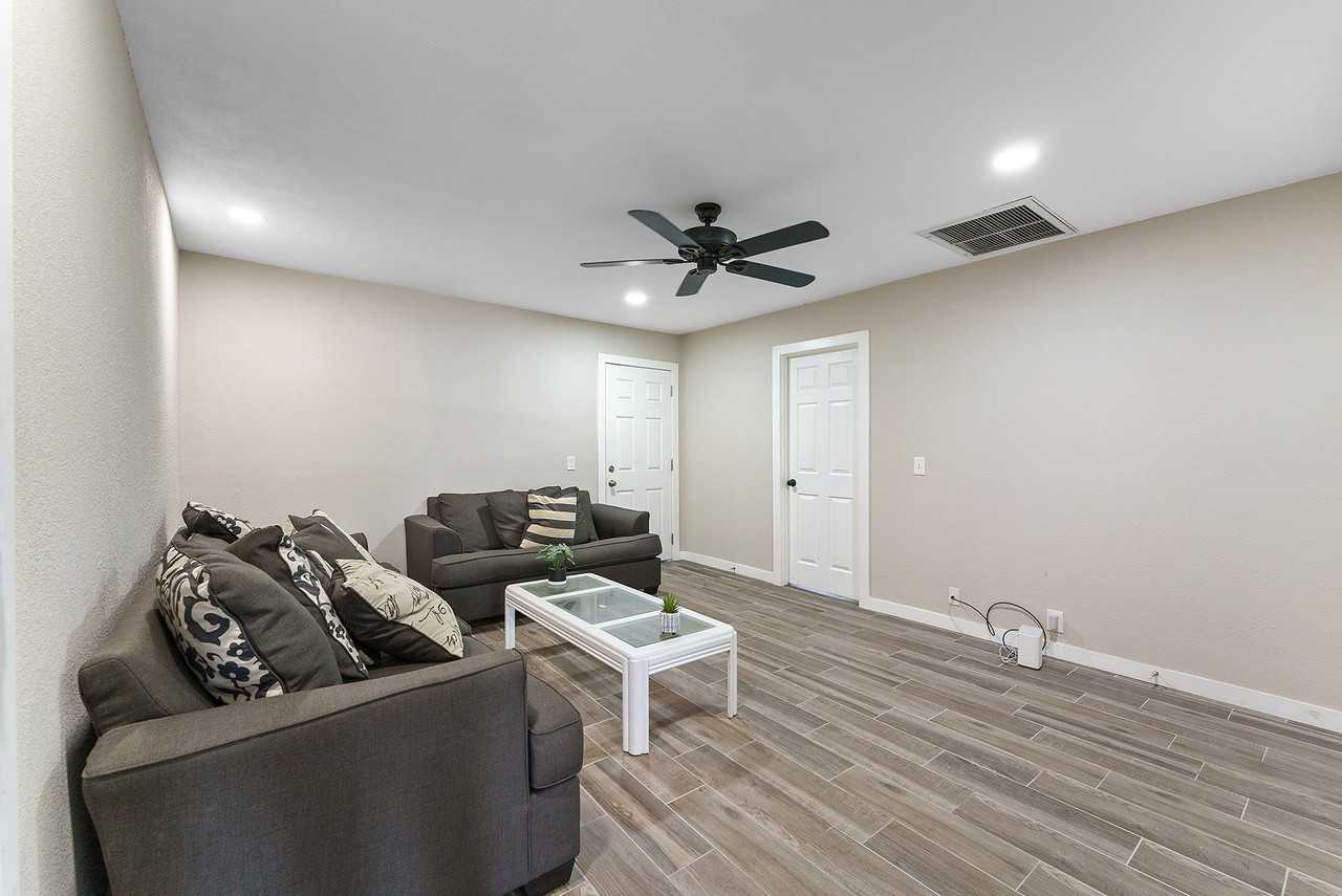 2228 West Enid Avenue - Photo 3 of 14