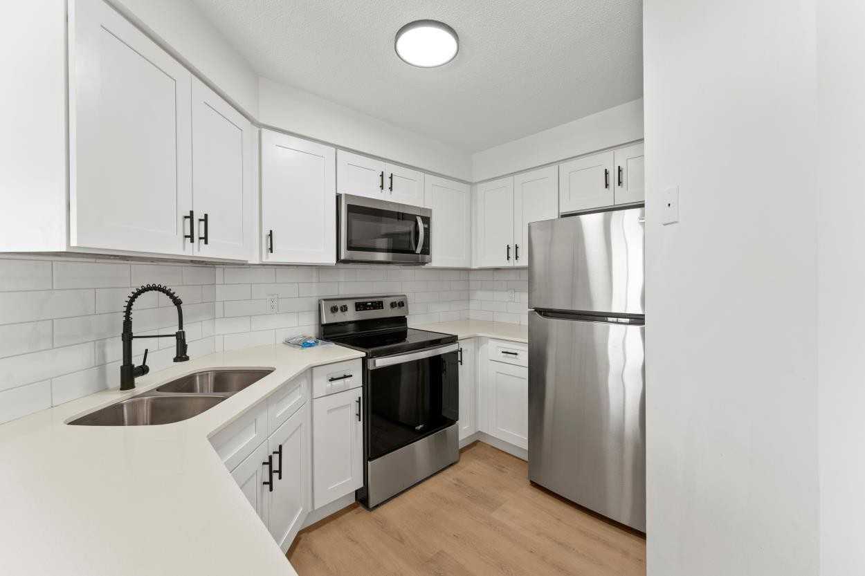 388 Park Avenue East - Photo 2 of 18