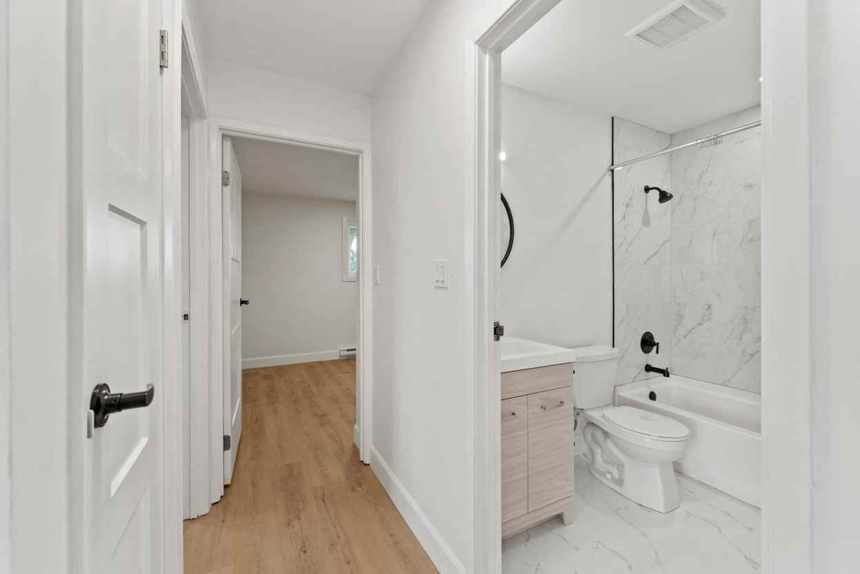 388 Park Avenue East - Photo 5 of 18