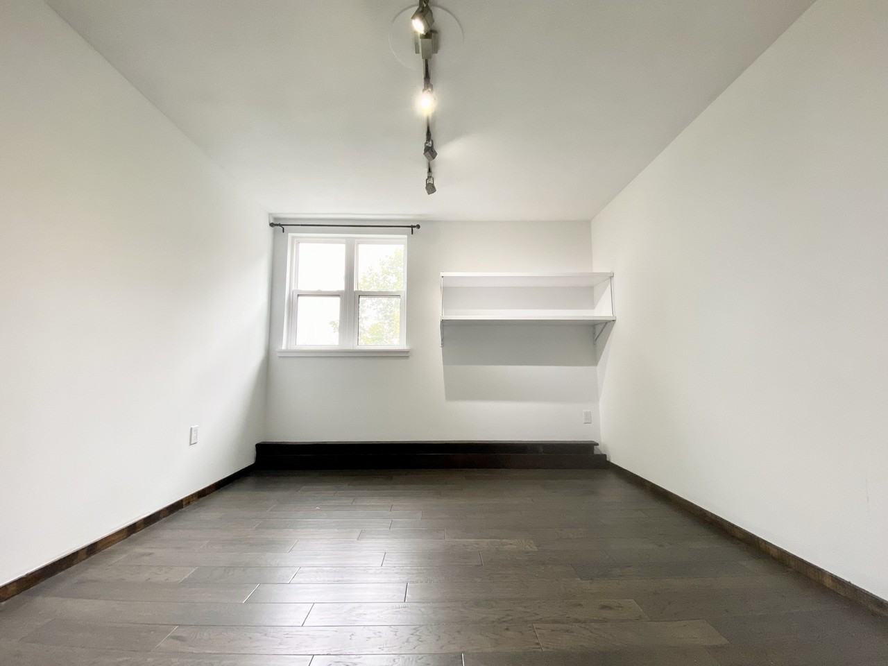 276 Merritt Avenue - Photo 7 of 18