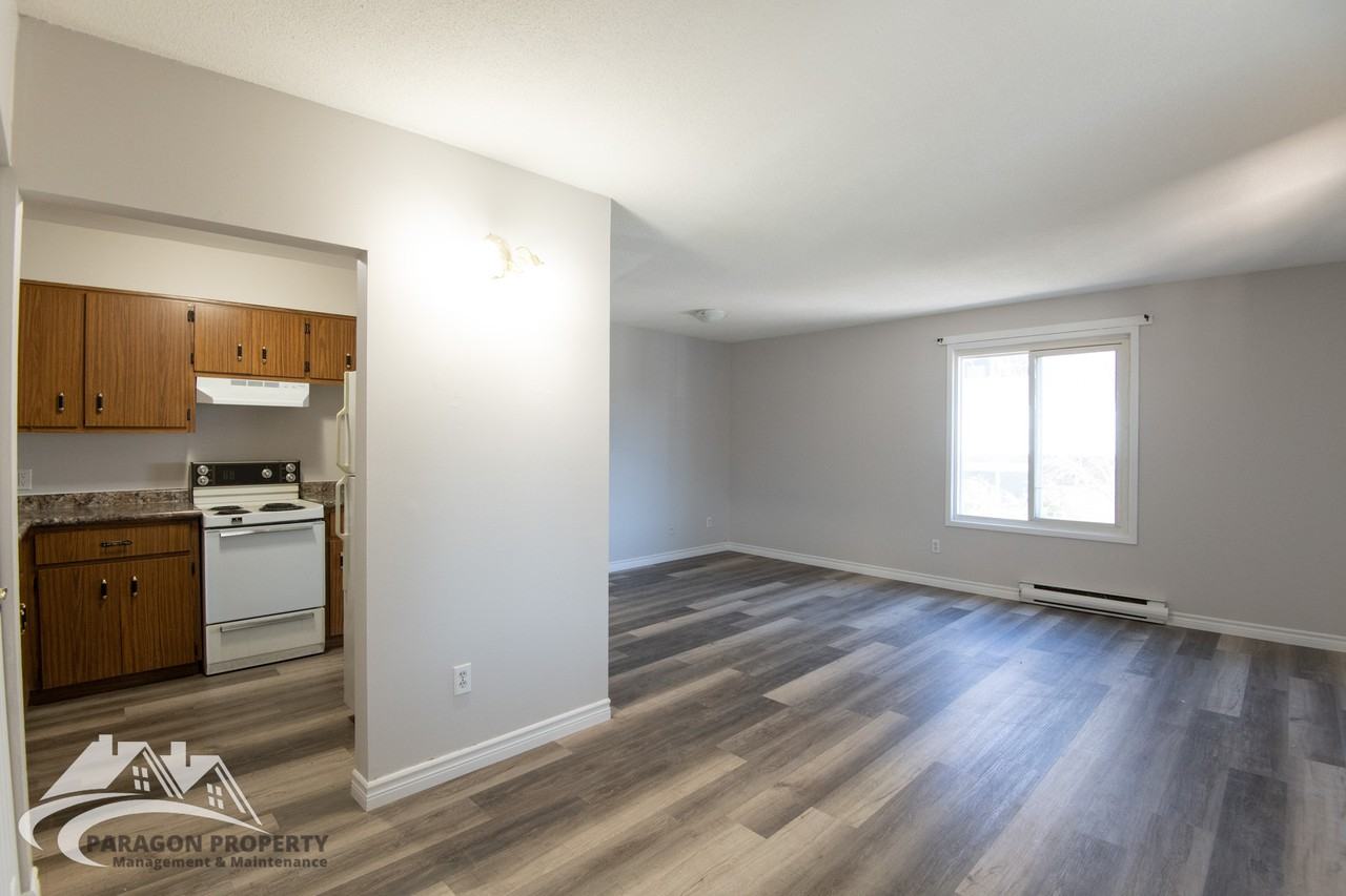 6 Sarah Crescent - Photo 3 of 33