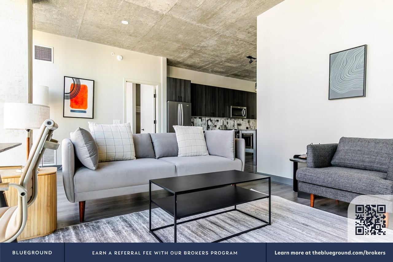 180 North Ada Street - Photo 5 of 50