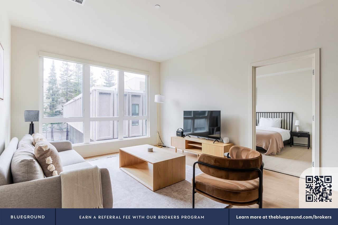 240 West MacArthur Boulevard - Photo 5 of 51