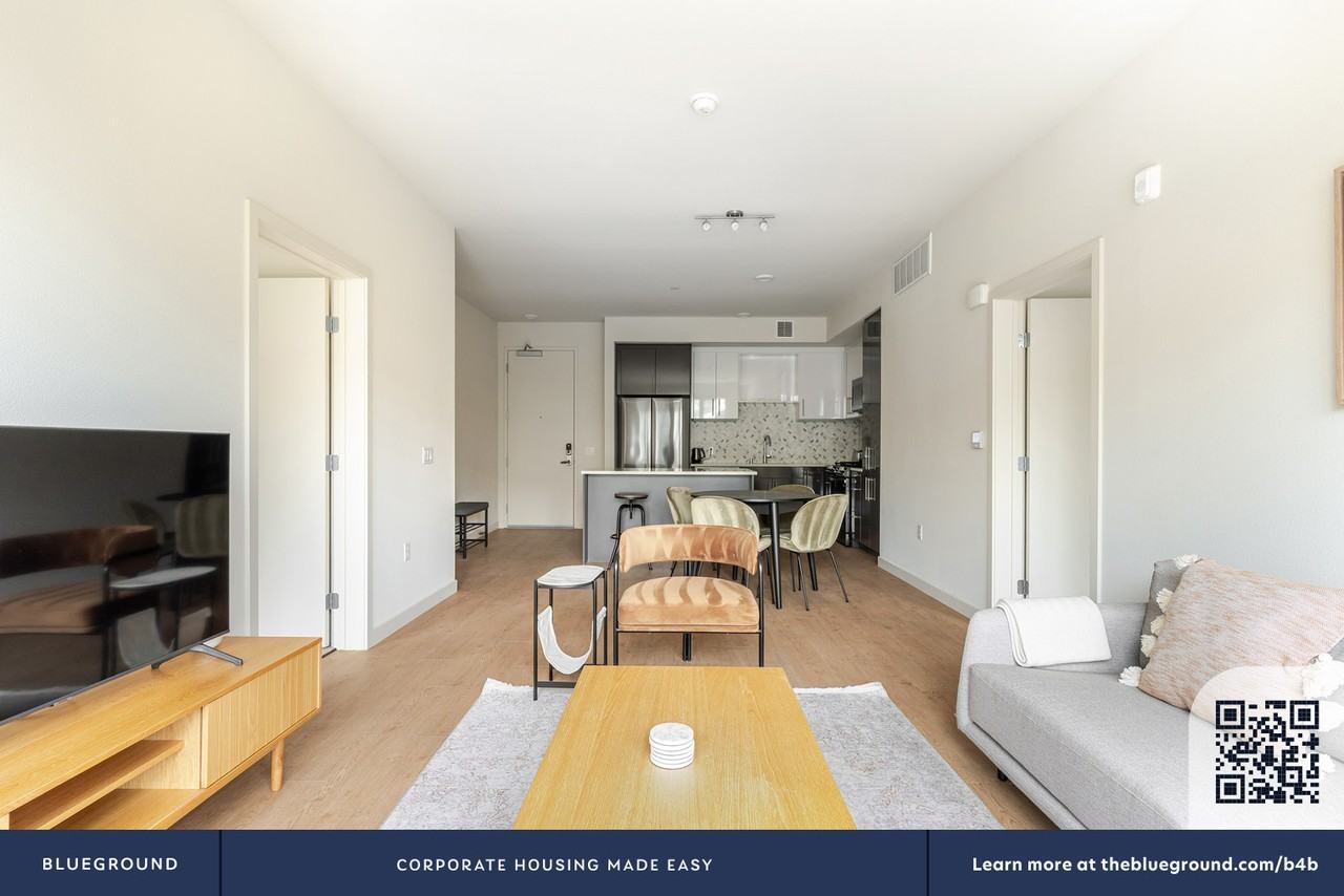 240 West MacArthur Boulevard - Photo 6 of 51