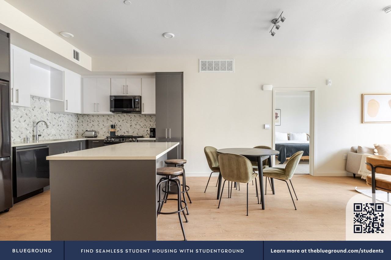 240 West MacArthur Boulevard - Photo 7 of 51