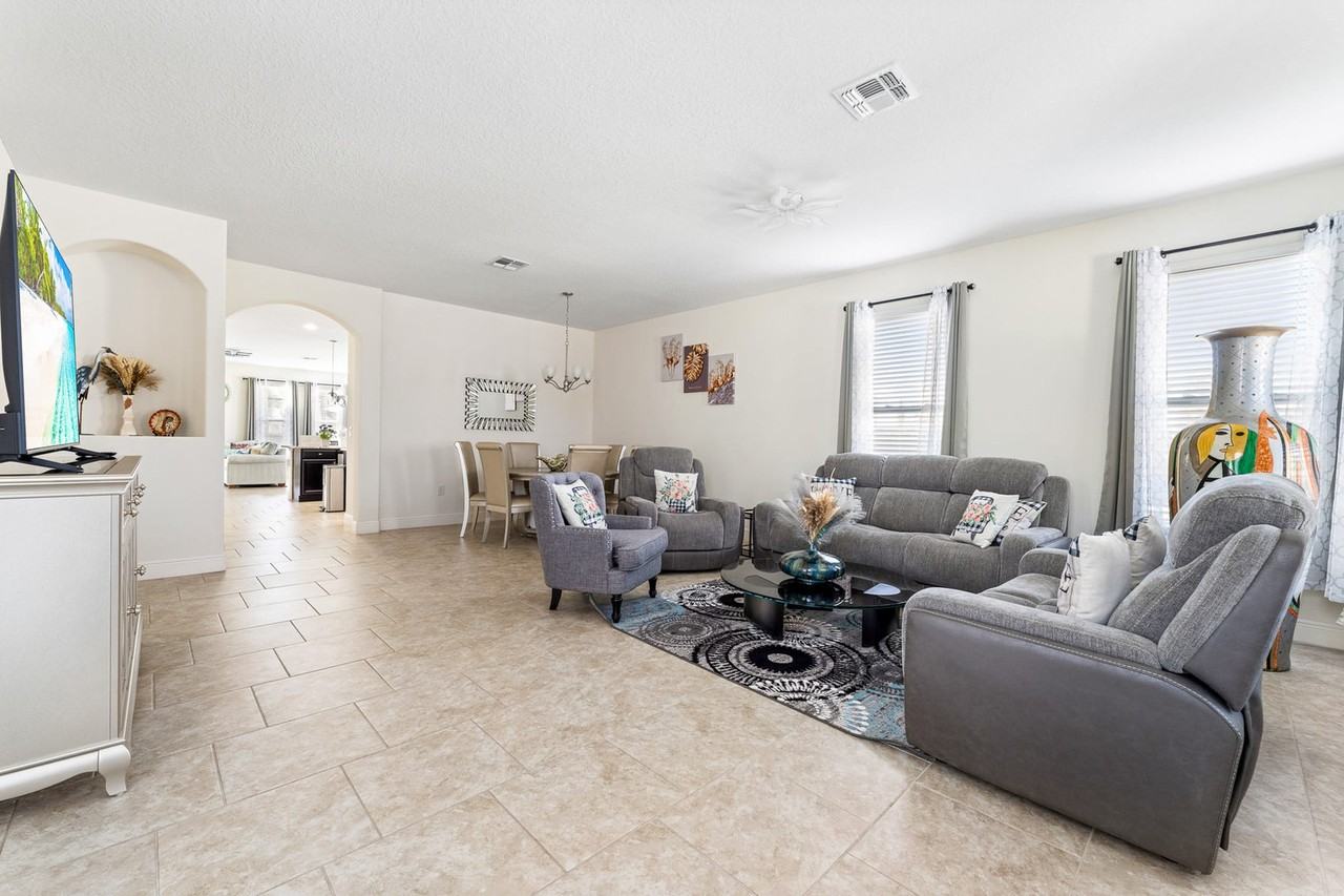 4136 Oaktree Dr #1018180P - Photo 2 of 50