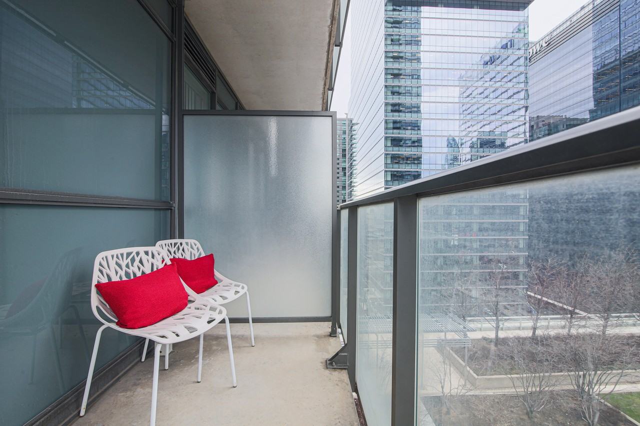 65 Bremner Boulevard #1030090P - Photo 3 of 7