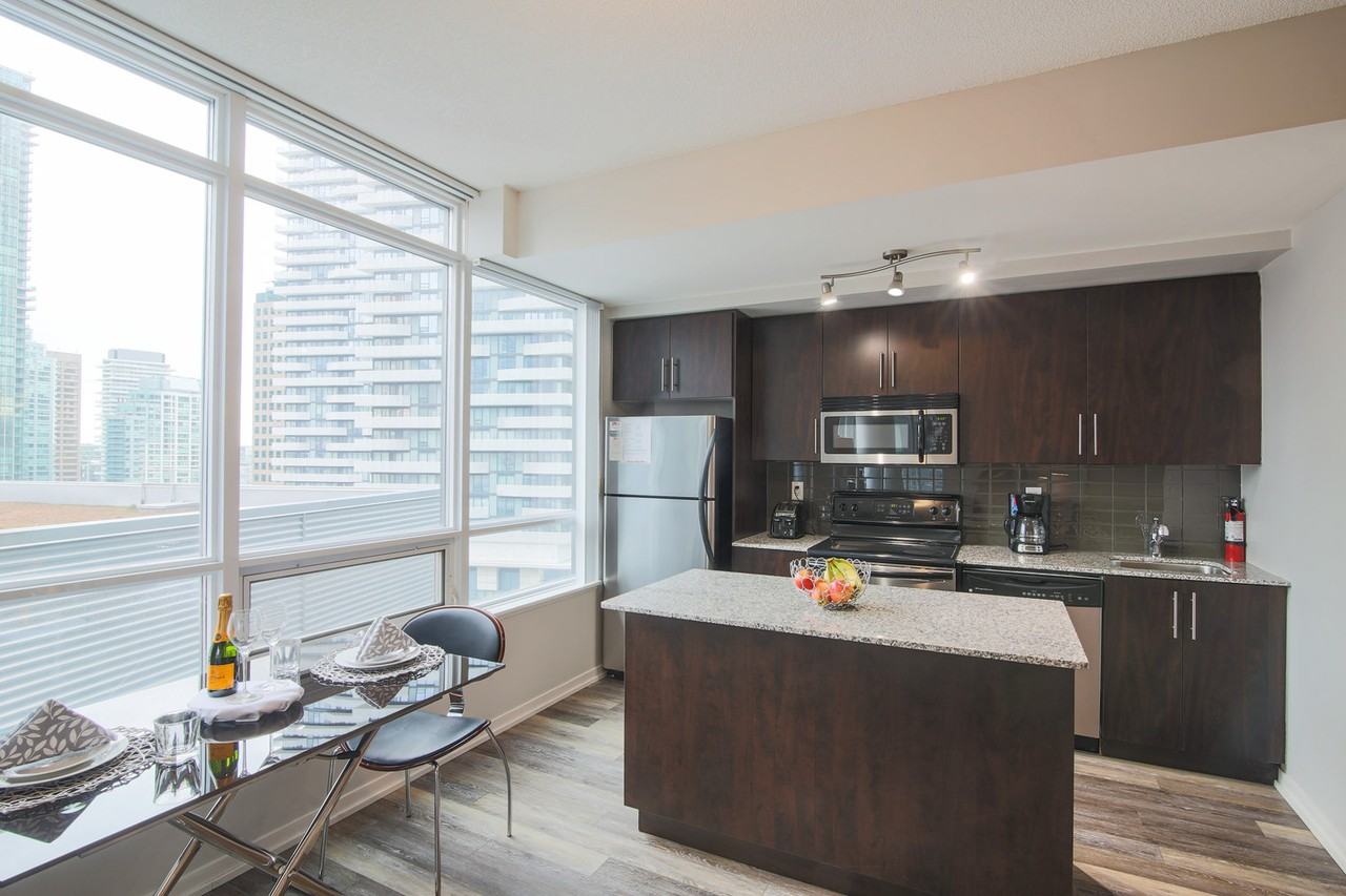 65 Bremner Boulevard #1030090P - Photo 7 of 7