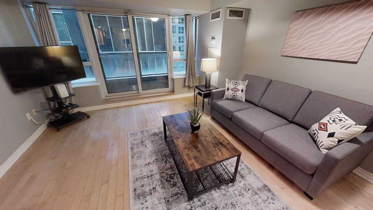 250 Wellington St W #1030918P - Photo 2 of 10